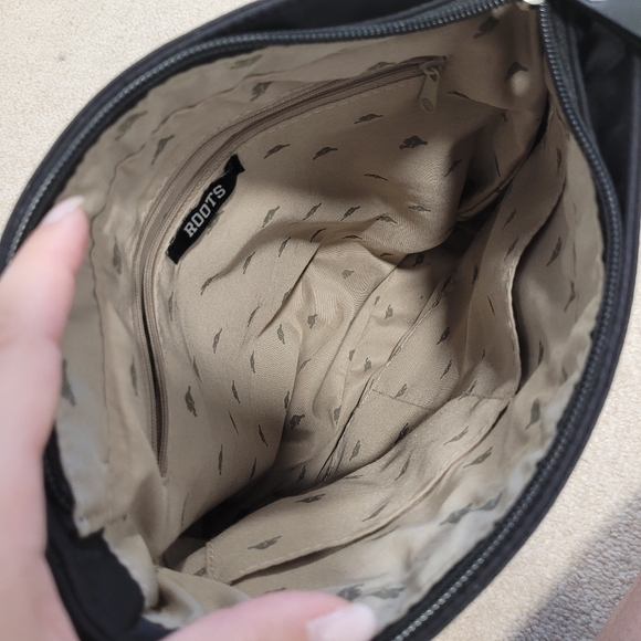 Roots black shoulder bag purse Style R5876 - Picture 8 of 14